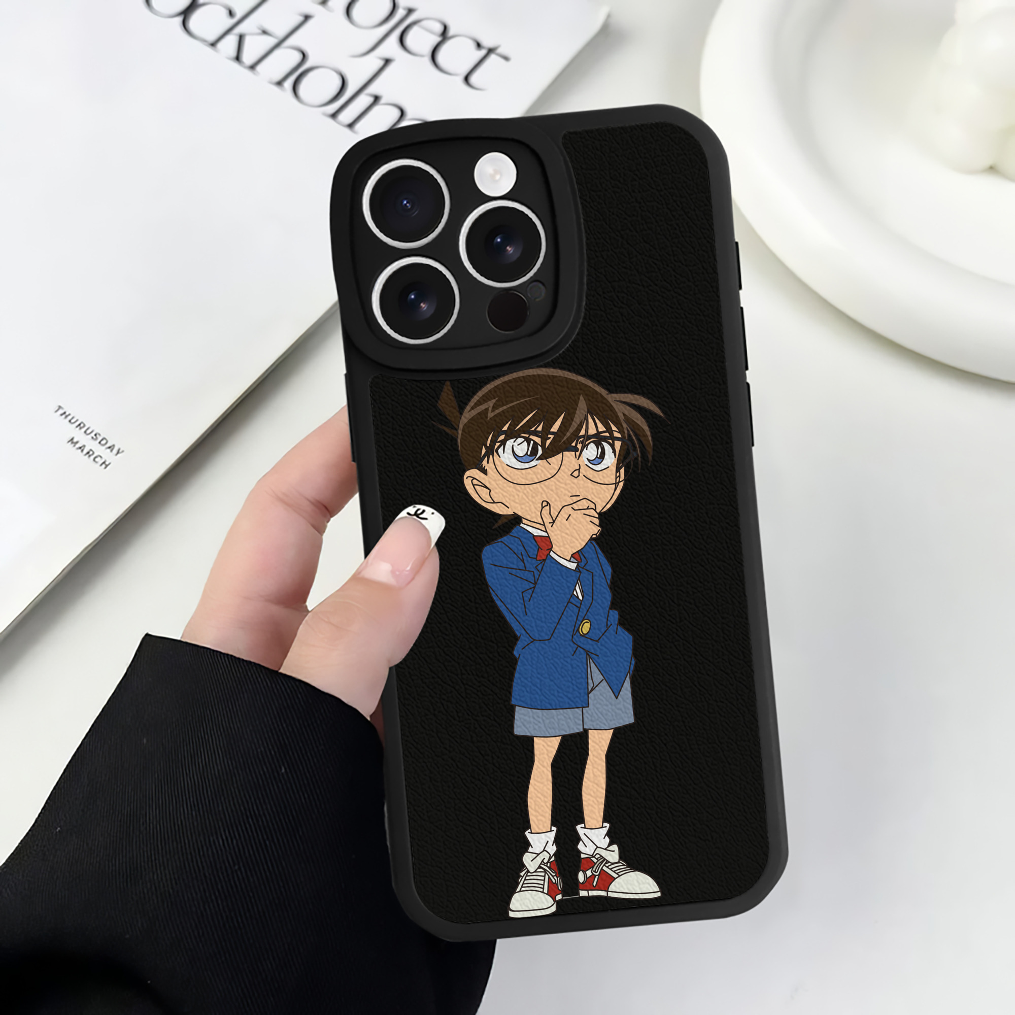 （画像用） 名探偵コナン 江戸川 コナン Detective Conan Conan Edogawa 【iPhone 16シリーズ対応】シリコンスマホケース（レザー調） 材質：シリコン